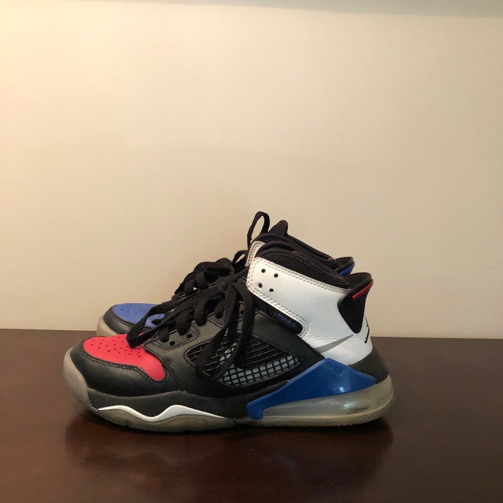 Jordan Mars 270 Top 3